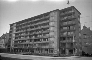 München: neuer Wohnblock, Ausschnitt der Fassade