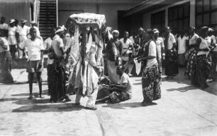 Tanz : Djudju-Tänze (Schutzzauber) der Arbeiter in Malabo in der Zeit zwischen Weihnachten und Neujahr.