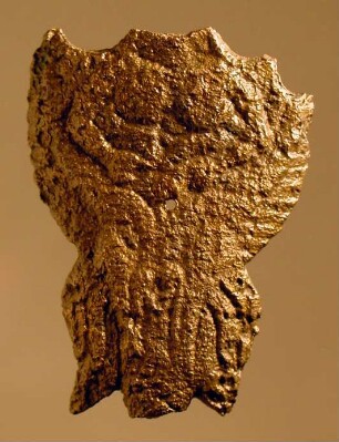 Etruskische Attasche mit Darstellung einer kopflosen Halbfigur