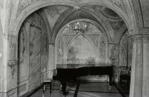 Machern (Muldentalkreis), ehemaliges Wasserschloss (1566, Umbau 1733), Sogenannte Ritterstube mit Grisailleausmalung (um 1799; nach Entwurf von J. G. Klinsky)