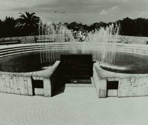 Nagasaki. Brunnen des Friedens zum Gedenken der Bombenopfer, die an Wassermangel starben
