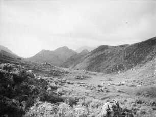 Bergtal : Blick über eine flaches Bergtal