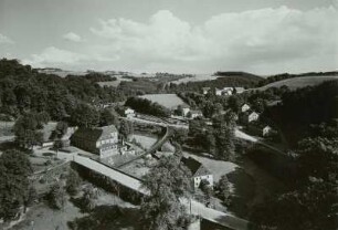Wolkenstein, Blick von den Felsen über der Amtsmühle zum Bahnhof Wolkenstein, rechts Schönborn (Ortsteil Scheibe)