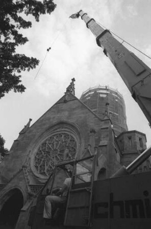 Wiederaufbau der im Zweiten Weltkrieg zerstörten Turmspitze der Christuskirche Karlsruhe