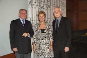 SLUB, Ausstellung "Die Kunst zu essen und zu genießen" : Feierliche Übergabe der Schenkung durch Walter Putz und Ausstellungseröffnung am 21. September 2007 im Vortragssaal. Der ehemalige Generaldirektor der SLUB, Prof. Jürgen Hering, mit Helma Orosz, Sächsische Staatsministerin für Soziales, und Dr. Thomas Bürger, Generaldirektor der SLUB