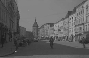 Wels: Hauptplatz [Stadtplatz] mit Ledererturm