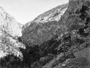 Schlucht : Blick in eine Schlucht.