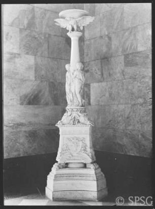 Berlin, Schloss Charlottenburg, Mausoleum, Kandelaber.