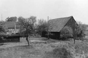Hoyerswerda-Schwarzkollm. Mühle am Koselbruch, Bienenstand und Scheune