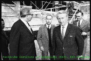 Besuch von Prof. Glenn Theodor Seaborg (Nobelpreisträger und Präsident der United States Atomic Energy Commission (USAEC)) am Kernforschungszentrum Karlsruhe (KfK)