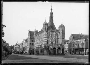 Deventer, Niederlande. Markt mit Museum de Waag
