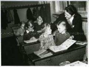 Klara Schürmann, "Verdiente Lehrerin des Volkes"