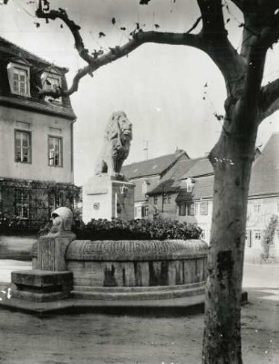 Lucka, Löwenbrunnen : Lucka. Markt. Löwenbrunnen. Stein
