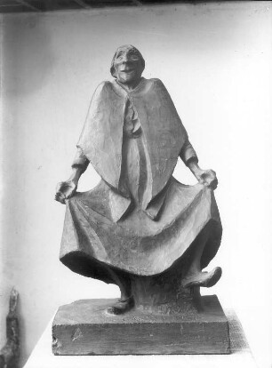 Tanzende Alte : Tanzende Alte. Gips, getönt; H. 49,5 cm