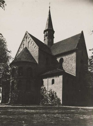 Kloster Lehnin. Klosterkirche St. Marien, errichtet von 1185 bis 1270 im Stil der Backsteingotik. Ansicht der Ostseite