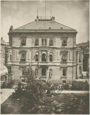 Gebäude Olgastrasse Stuttgart, Wohnung des Kommandierenden Generals XIII. Armeekorps, erbaut von Architekt Karl Friedrich Beisbarth, früherer Palais des Verlegers Bohnenberger, Seitenansicht vom Park aus