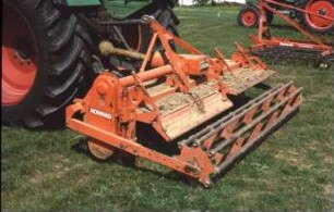 Fotografie: Gartenbautechnik-Freiland, Bodenbearbeitung, Bodenfräse
