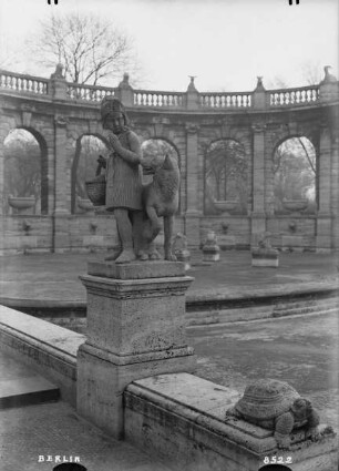 Märchenbrunnen: Rotkäppchen