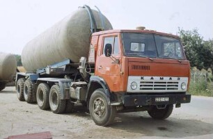 Gülletankauflieger HLS 180.27 auf LKW KAMAS aufgesattelt