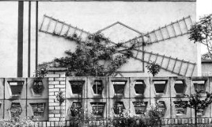 Laußig. Spalier in Form einer Windmühle, Hauptstraße VL a