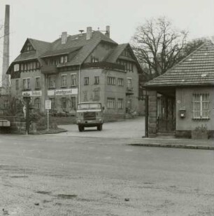 Kelterei Lockwitzgrund : Dresden-Lockwitz. Verwaltungsgebäude der Kleterei Lockwitzgurnd, Lockwitzgrund 40. Eingangsseite mit Einfahrt und Pförtnerhaus