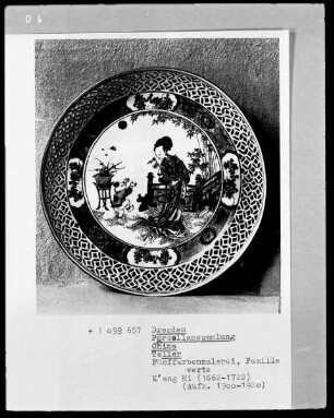 Teller mit figürlicher Szene