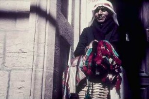 Reisefotos. Porträt eines Garnhändlers (vielleicht in Ägypten)