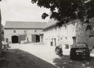 Brabschütz-Merbitz, Merbitzer Ring 6. Bauernhof (19. Jh.). Scheune und Seitengebäude