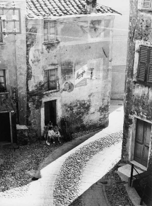 Blick auf eine Gasse in einem Ort nördlich von Pistoia