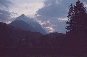 Mittenwald. Berge in der Abenddämmerung