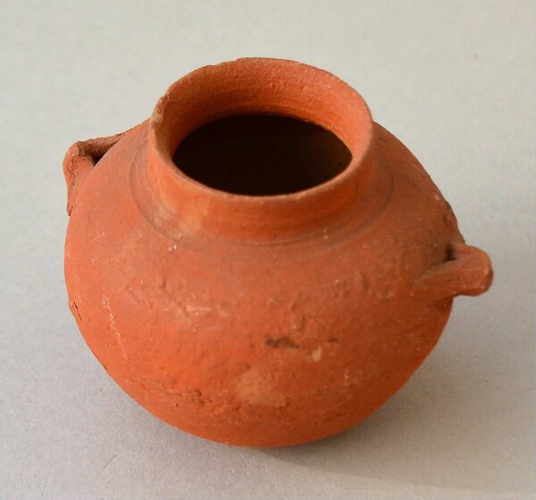 Clay vessel (miniature)