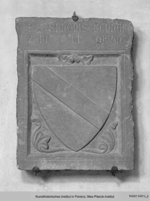 Grabstein für Simone di Gennaio mit dem Familienwappen