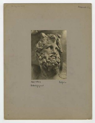 Pergamonaltar, Ostfries - Ausschnitt: Gegner der Hekate
