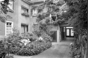 Hinterhofwettbewerb des städtischen Gartenbauamts zur Verbesserung und Begrünung von Innen- und Hinterhöfen
