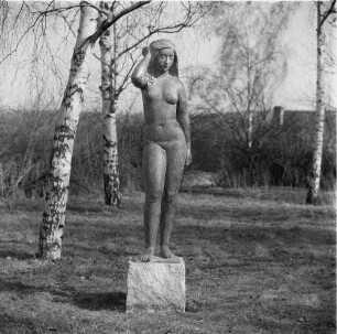 Inge : Inge. Bronze; Höhe 167 cm (1949; W. Arnold)