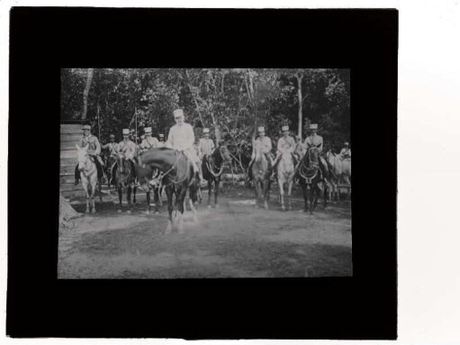 [Fotografia de uma unidade de cavalaria]