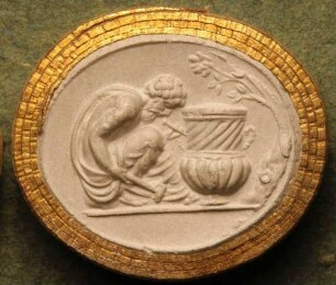 Ein Handwerker, an einem großen Gefäß arbeitend (Daktyliothek, Zweites Historisches Tausend)