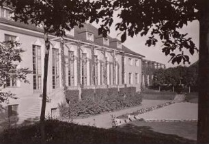 Studentenhaus : Dresden. Mommsenstraße. Studentenhaus, Blick aus dem Garten auf die Südseite
