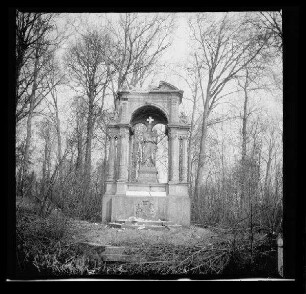 Hollebeke (Belgien): "Marien-Denkmal im Park Hollebeke" (Nahaufnahme)