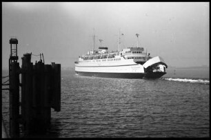 Strecke Lübeck - Grossenbrode, Ausfahrt aus dem Hafen, Fährschiff Deutschland