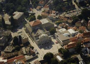 Weimar, Theaterplatz mit Deutschem Nationaltheater gegen Sophienstiftplatz und Heinrich-Heine-Straße, Luftbild von Osten