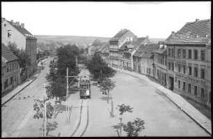 Eisleben. Klosterplatz mit Straßenbahn