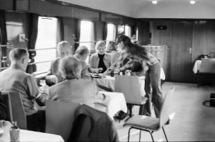 Gruppen im Salonwagen