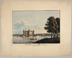Das Jagdschloss in Moritzburg bei Dresden von Südwesten über den Schlossteich mit Gondeln