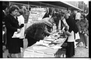 Kleinbildnegativ: ÖTV-Infostand, Karl-Marx-Straße, 1977
