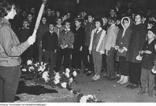Jugendweihen, 1961 / 1963 & Dresden, Jugendstunde bei der Stadtleitung der Sozialistischen Einheitspartei Deutschlands (SED), im VEB Sachsenwerk Niedersedlitz, am Dresdner Stadtmodell, am Landgericht, mit Heinz Bausch, u.a., 1961 / 1963