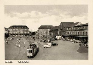 Postkartenalbum mit Motiven von Karlsruhe. "Karlsruhe. Bahnhofsplatz"
