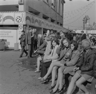 Dresden. Deutsch-Sowjetisches Jugendfestival 1970, Jugendliche am Neumarkt?
