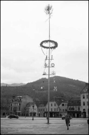 Bruck an der Mur: Maibaum am Marktplatz