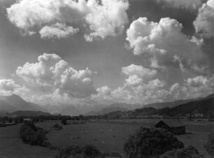 Wolkenbilder. Wolken über Gebirgslandschaft